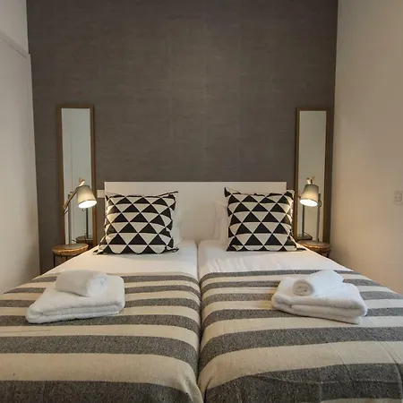 High Ceiling Duplex At Cais Do Sodre Lizbona