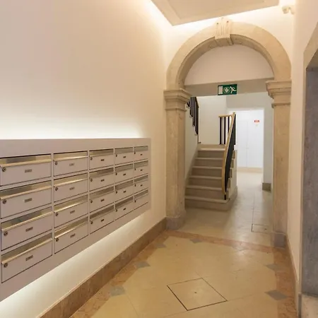 High Ceiling Duplex At Cais Do Sodre * Lissabon