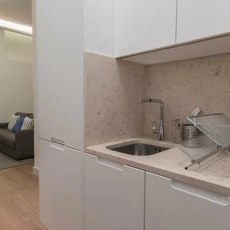 High Ceiling Duplex At Cais Do Sodre Lissabon