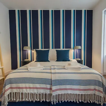 High Ceiling Duplex At Cais Do Sodre Appartamento Lisbona