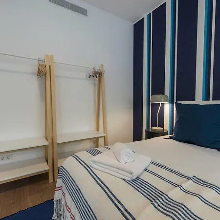 Daire High Ceiling Duplex At Cais Do Sodre