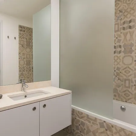 شقة High Ceiling Duplex At Cais Do Sodre
