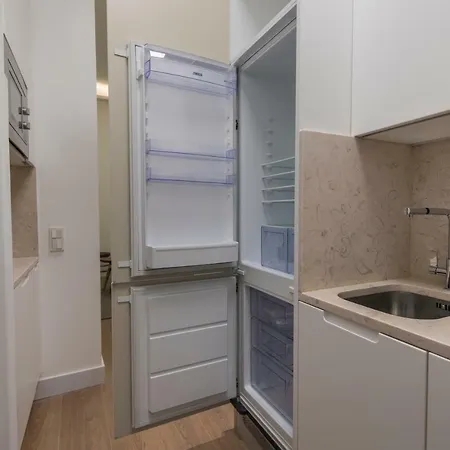 Appartement High Ceiling Duplex At Cais Do Sodre Lissabon