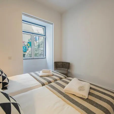 Appartement High Ceiling Duplex At Cais Do Sodre Lissabon