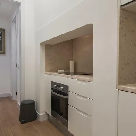 High Ceiling Duplex At Cais Do Sodre Lissabon