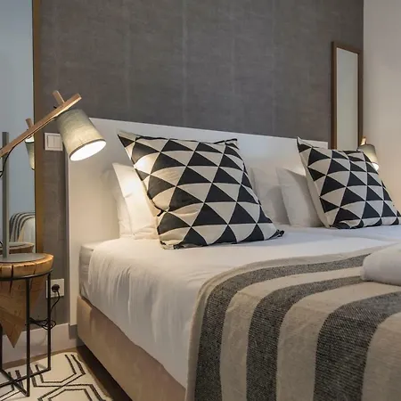 Apartment High Ceiling Duplex At Cais Do Sodre Lisbon